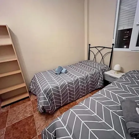 Bonito Y Grande Cerca De La Playa Apartamento